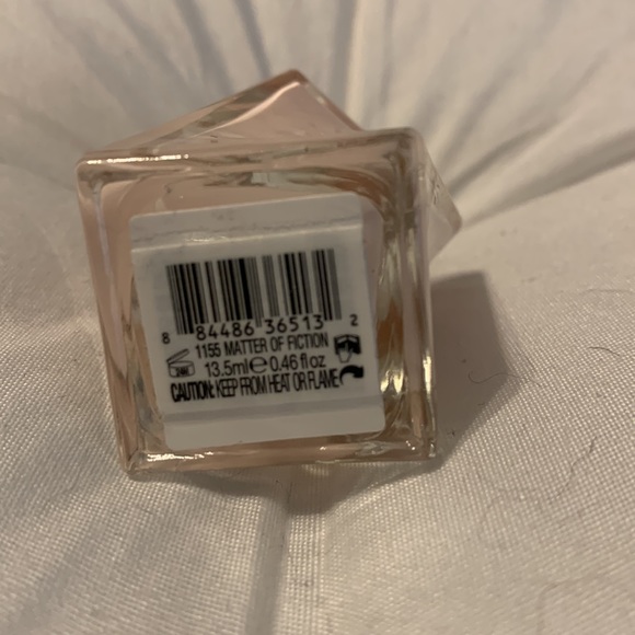 Essie Gel Couture - Matter of Fiction - Picture 2 of 3